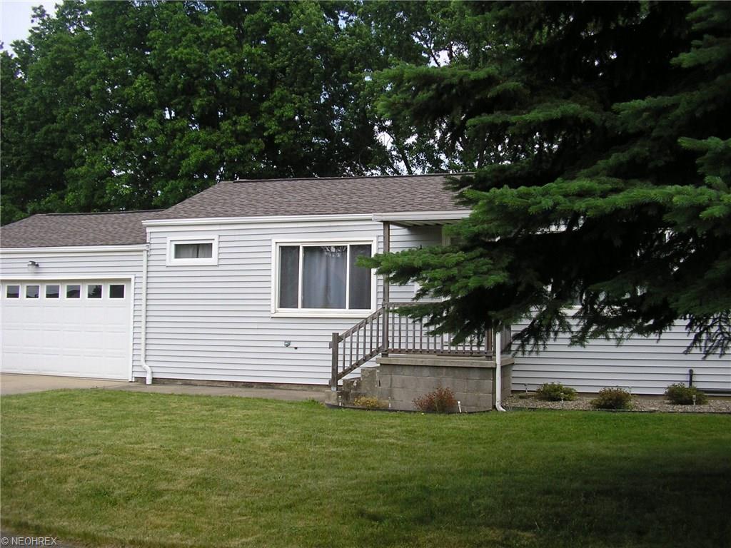 For Sale: 2743 8th St Cuyahoga Falls, OH 44221
