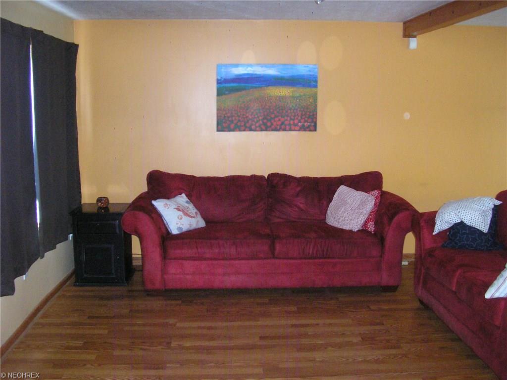 For Sale: 2743 8th St Cuyahoga Falls, OH 44221