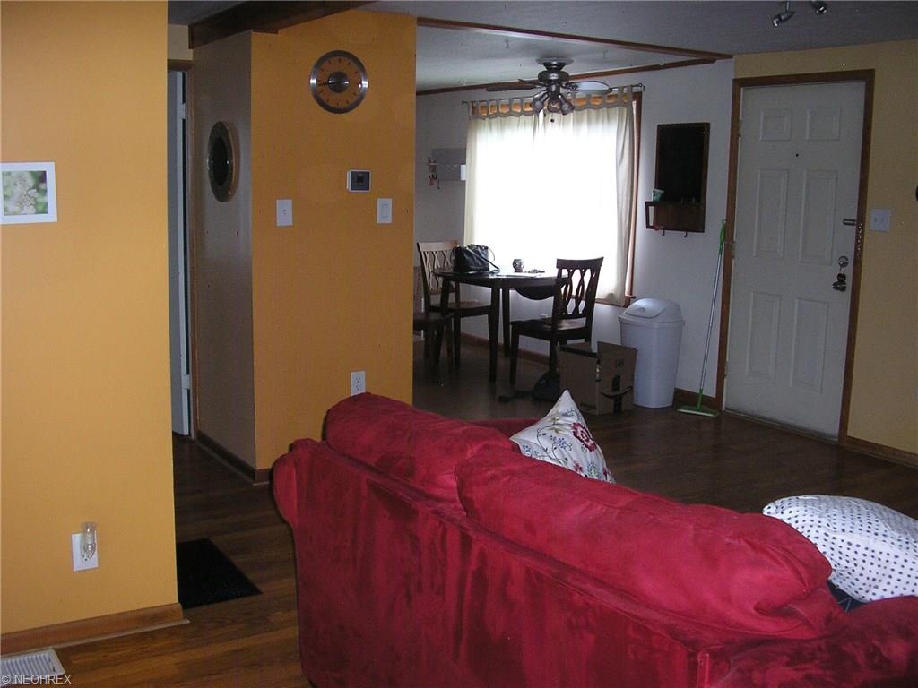 For Sale: 2743 8th St Cuyahoga Falls, OH 44221