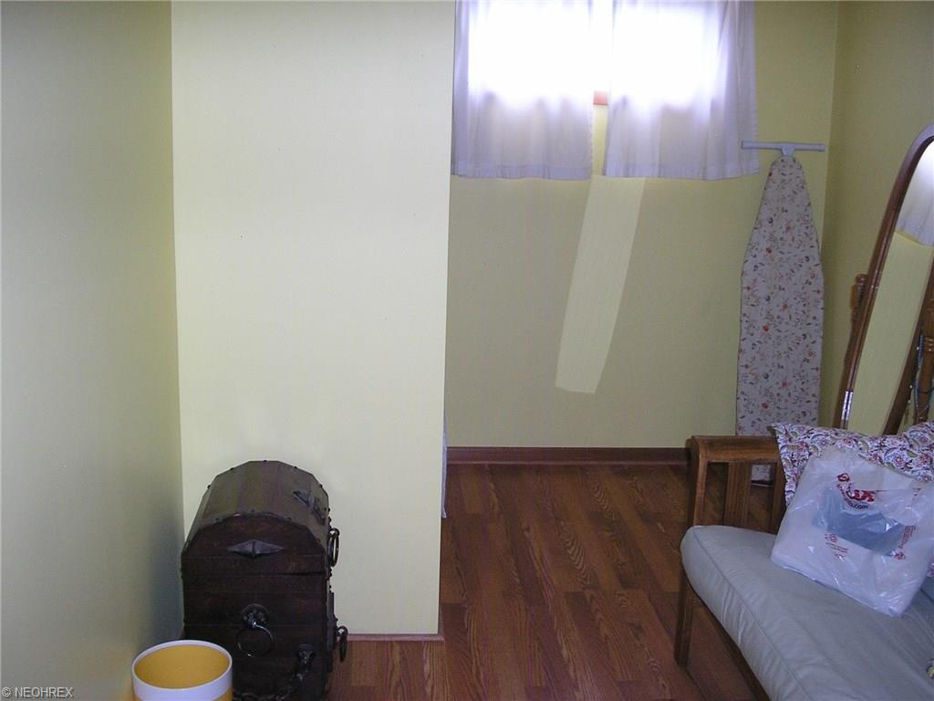 For Sale: 2743 8th St Cuyahoga Falls, OH 44221
