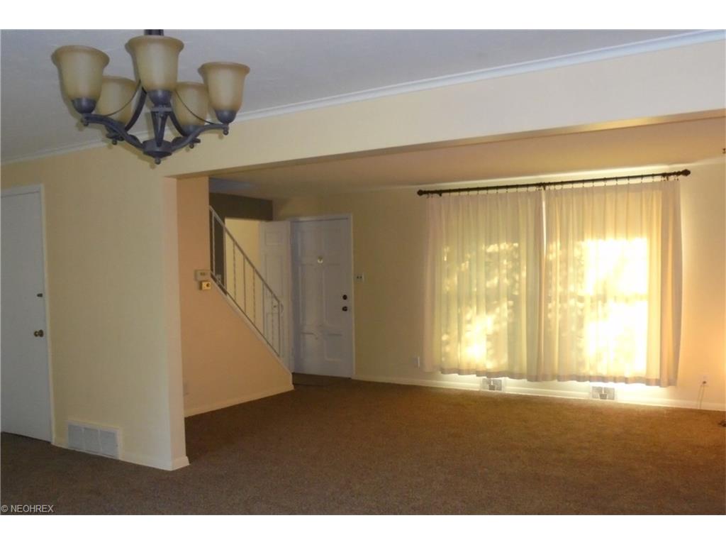 For Sale: 2301 Anderson Rd Cuyahoga Falls, OH 44221