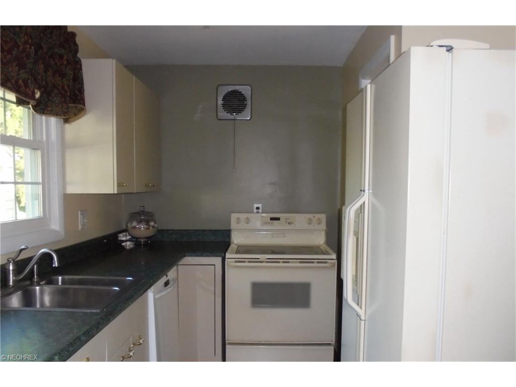 For Sale: 2301 Anderson Rd Cuyahoga Falls, OH 44221