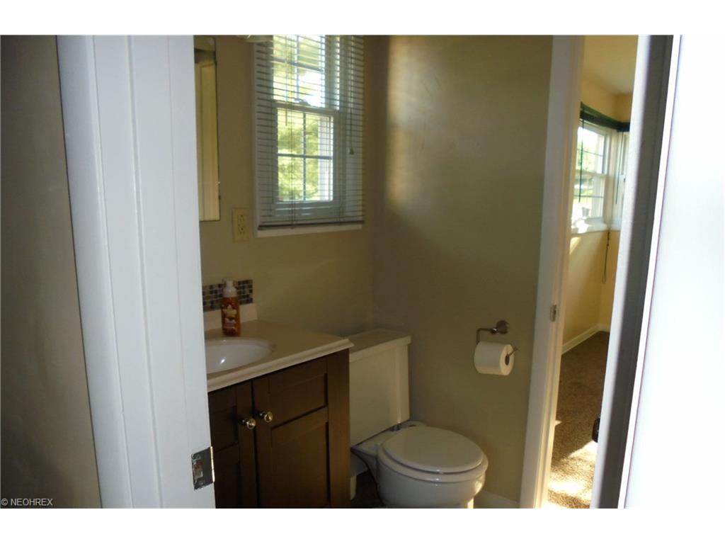 For Sale: 2301 Anderson Rd Cuyahoga Falls, OH 44221