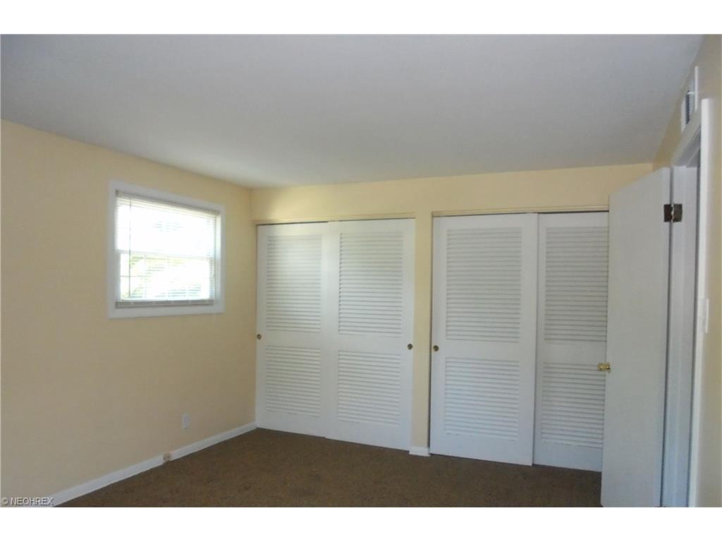 For Sale: 2301 Anderson Rd Cuyahoga Falls, OH 44221