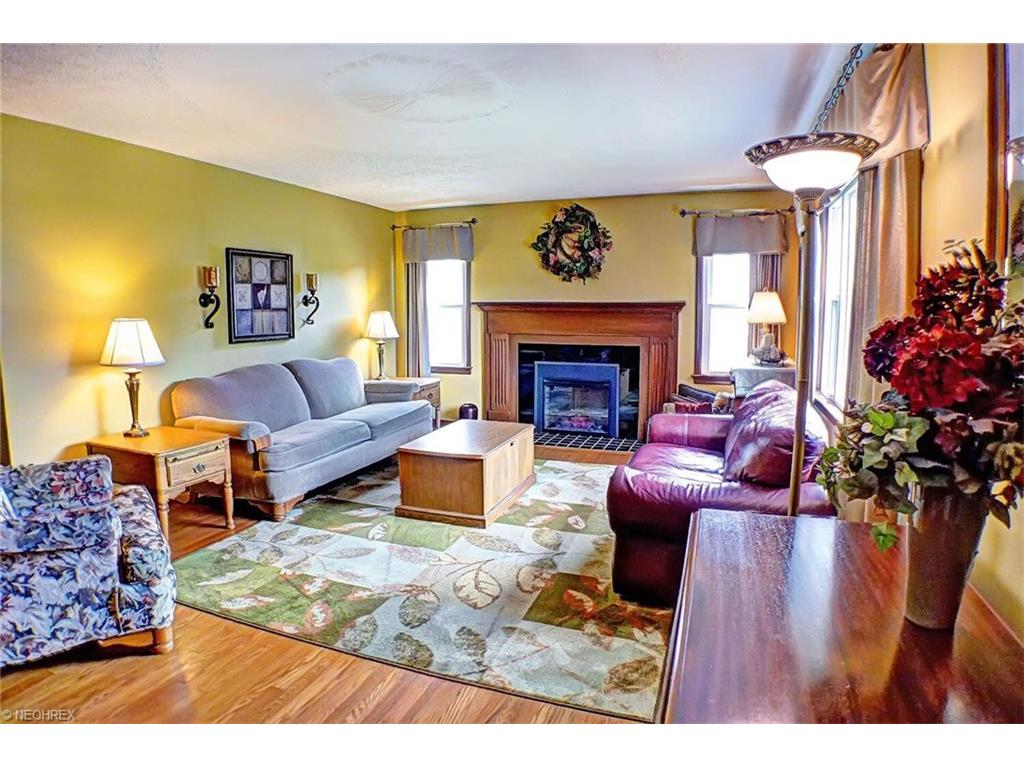For Sale: 2771 Norma St Cuyahoga Falls, OH 44223
