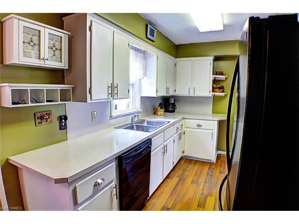 For Sale: 2771 Norma St Cuyahoga Falls, OH 44223