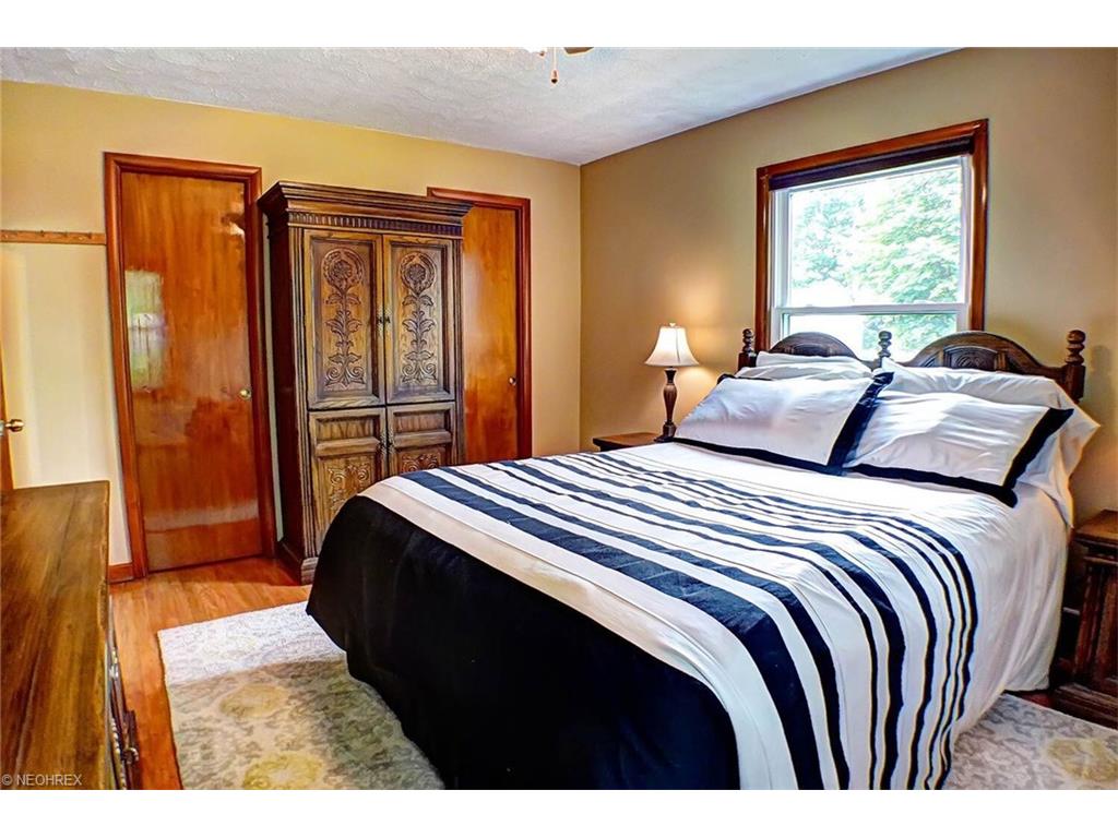 For Sale: 2771 Norma St Cuyahoga Falls, OH 44223