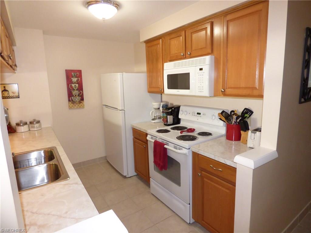 For Sale: 3847 Lake Run Blvd Stow, OH 44224
