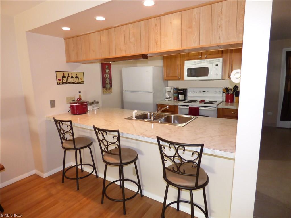 For Sale: 3847 Lake Run Blvd Stow, OH 44224