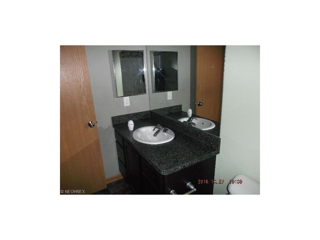 8970 Portage Pointe Dr #7F