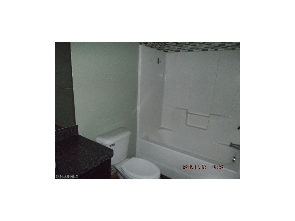 8970 Portage Pointe Dr #7F