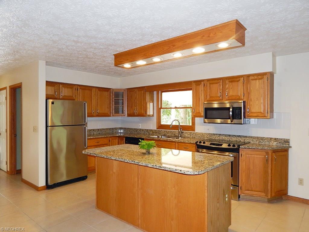 3276 Hardwood Holw