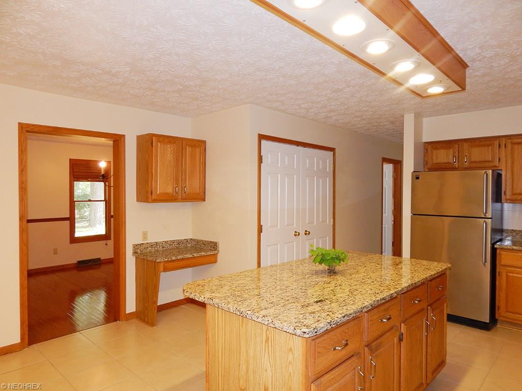 3276 Hardwood Holw