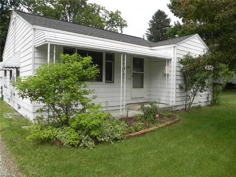 876 W Spruce Ave