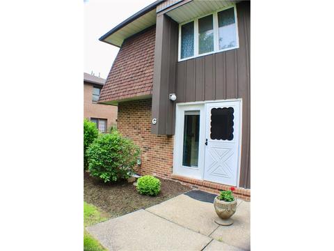 876 W Spruce Ave