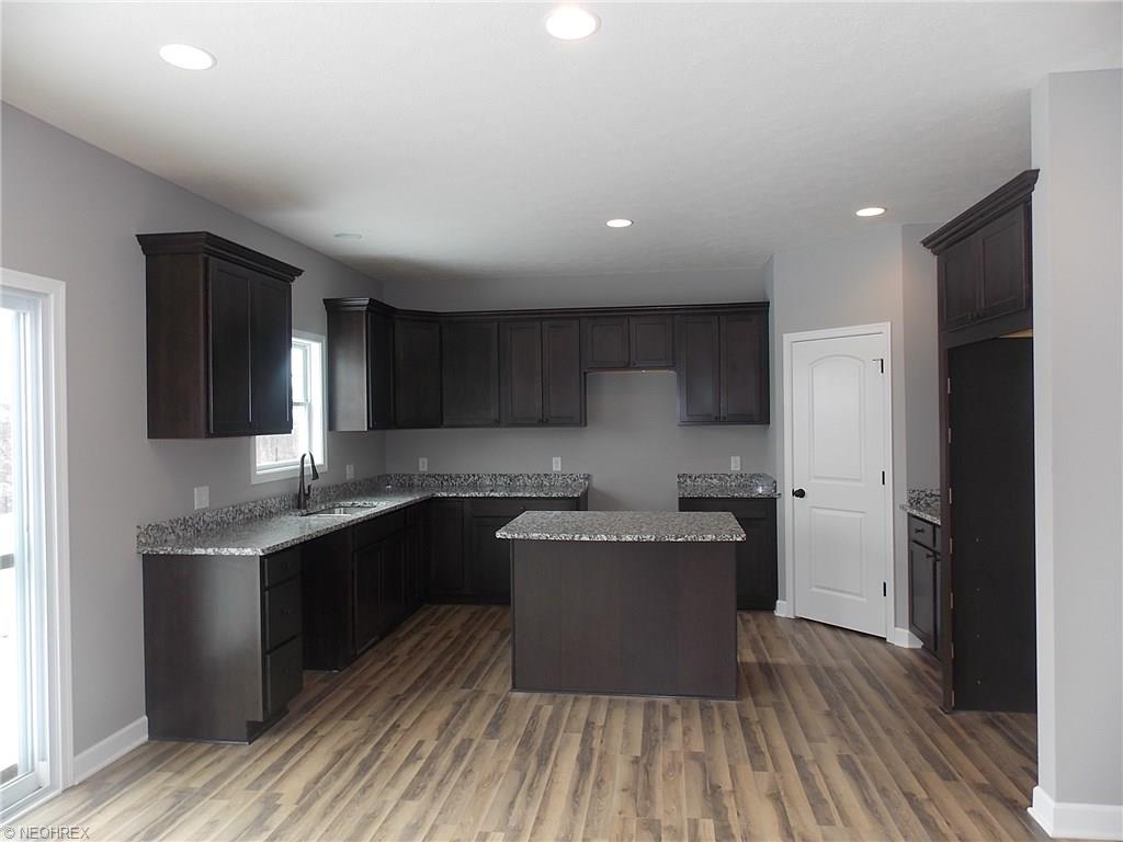 213 Hillside Dr, Wadsworth OH 44281