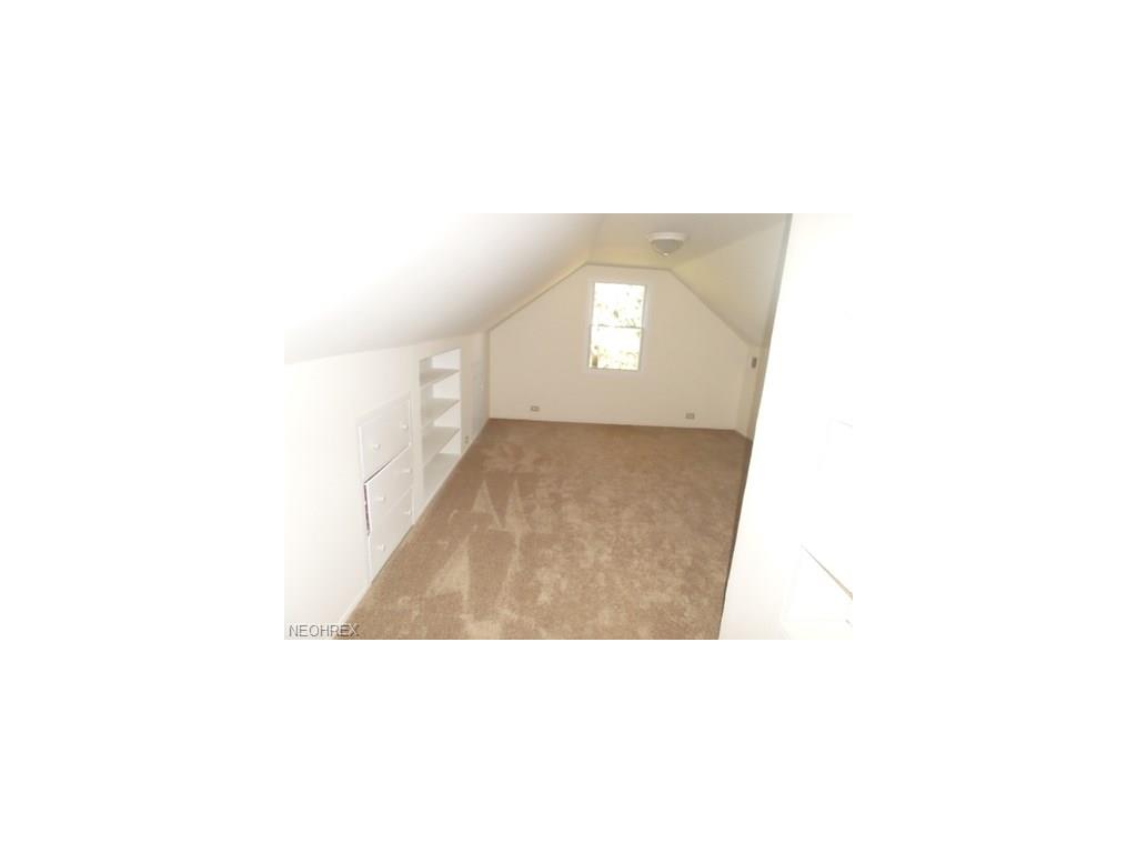 2070 Lakeview Dr