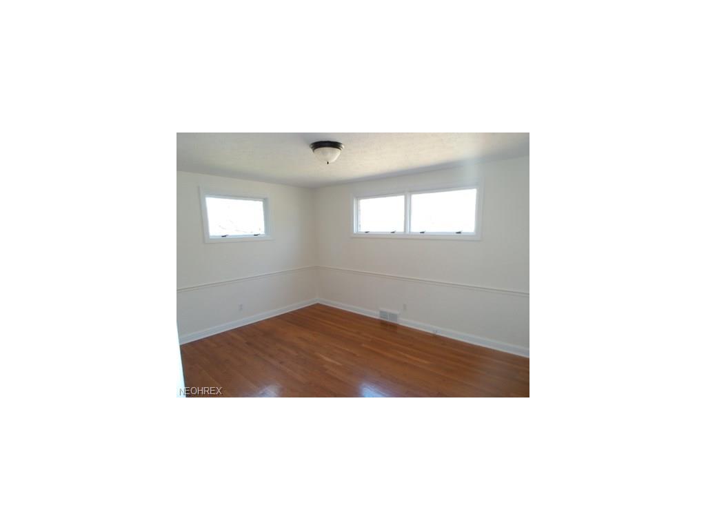 2070 Lakeview Dr