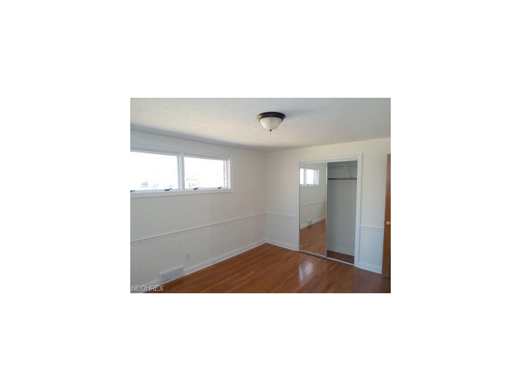 2070 Lakeview Dr