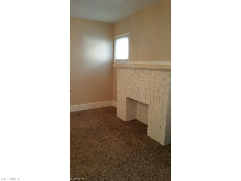 295 Ivy Pl