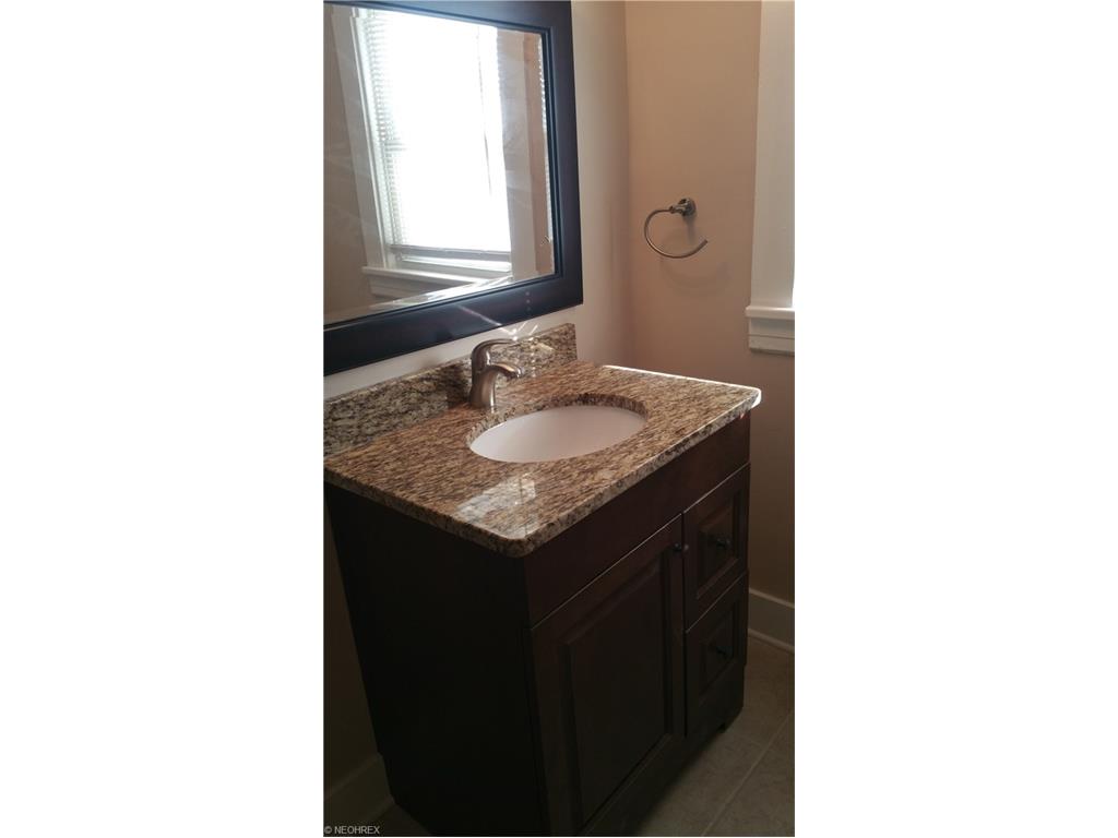 295 Ivy Pl