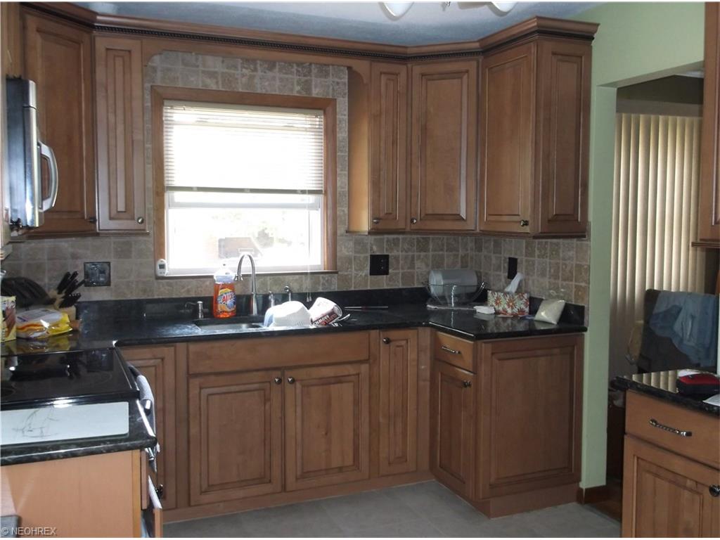 For Sale: 808 Hunt St Akron, OH 44306