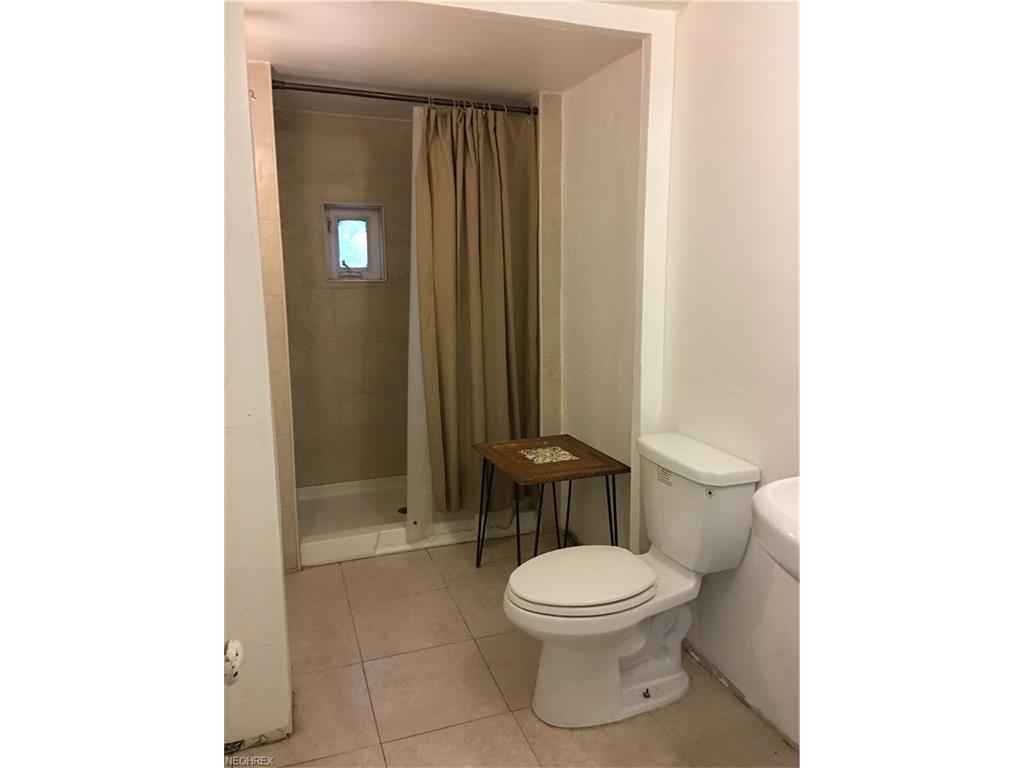 144 Hall St