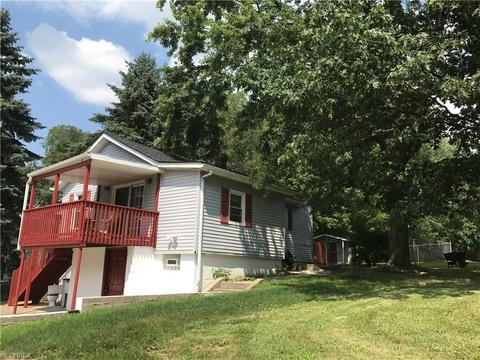 871 Ewart Rd