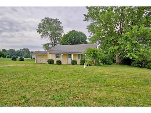 871 Ewart Rd