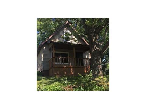 871 Ewart Rd