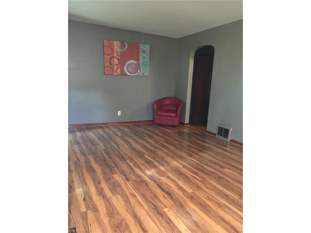 For Sale: 158 Hawk Ave Akron, OH 44312