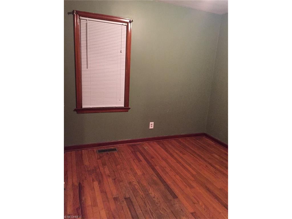 For Sale: 158 Hawk Ave Akron, OH 44312