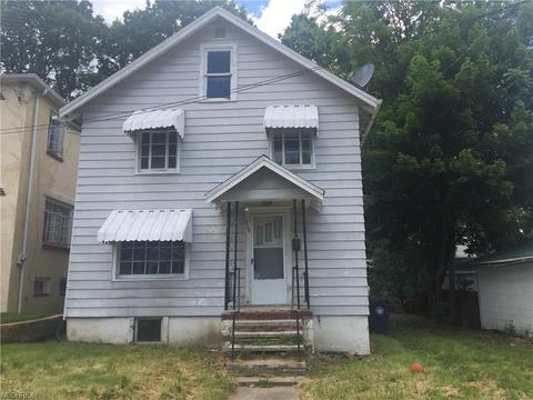 1096 La Croix Ave