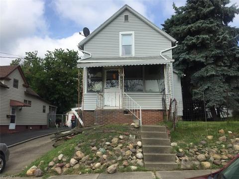 1096 La Croix Ave