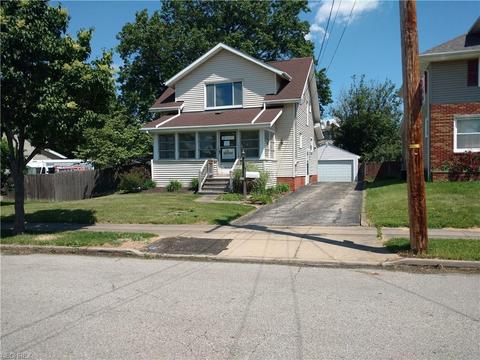 1096 La Croix Ave