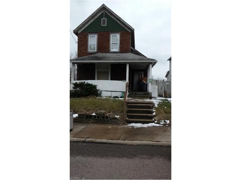 1096 La Croix Ave