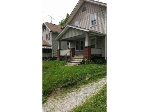 1096 La Croix Ave