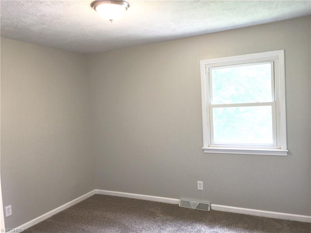 For Sale: 804 Zeletta Dr Akron, OH 44319