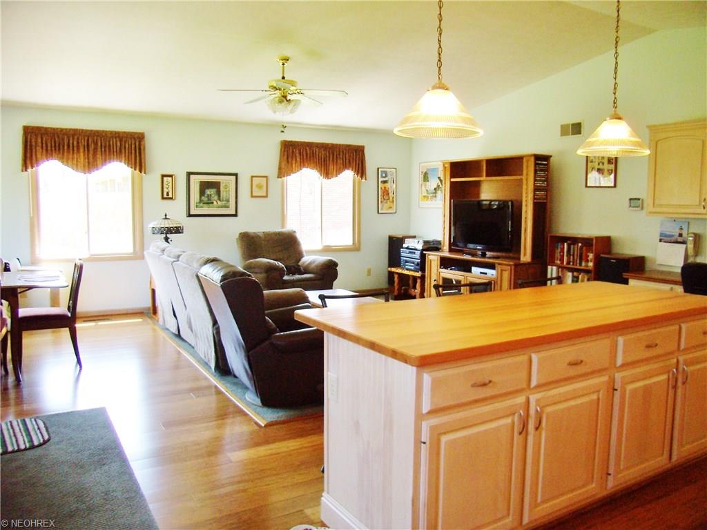 441 Beaumont Dr, Akron OH 44333