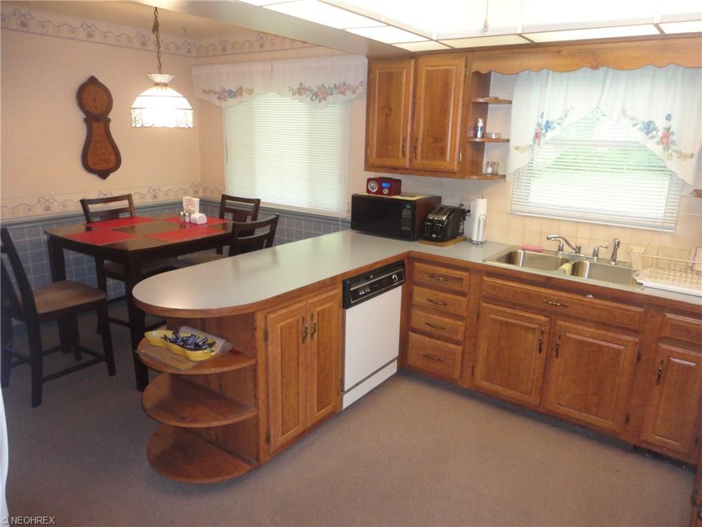 For Sale: 3185 Stanley Rd Akron, OH 44333