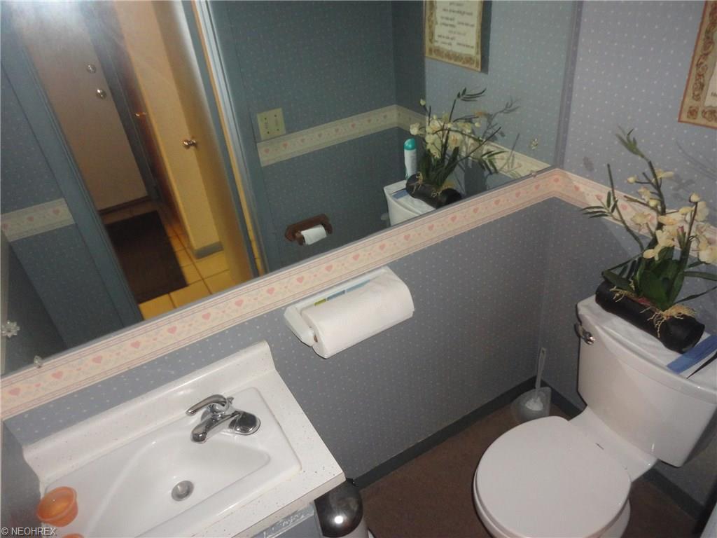 For Sale: 3185 Stanley Rd Akron, OH 44333