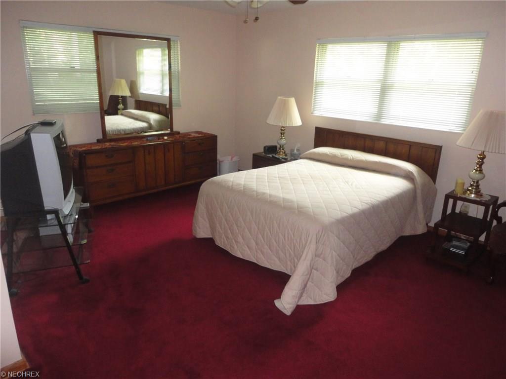For Sale: 3185 Stanley Rd Akron, OH 44333