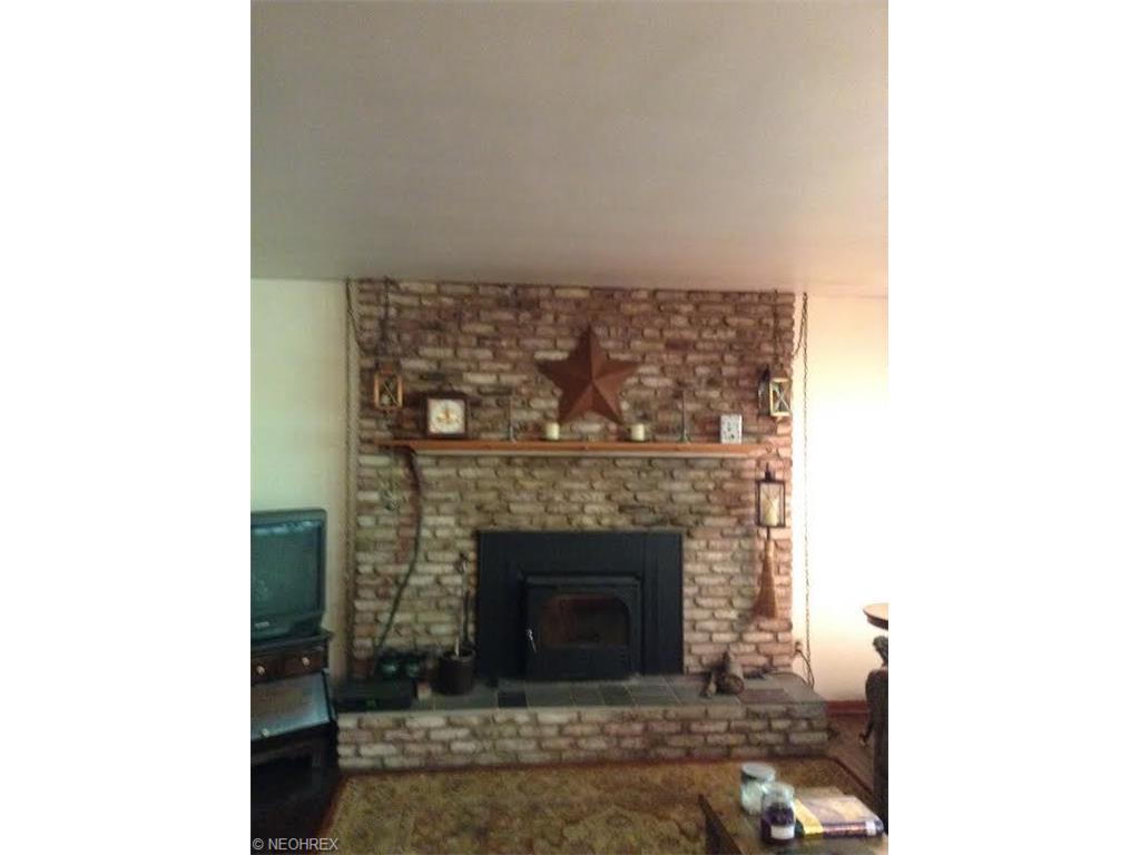 For Sale: 1595 Lake Dr Hubbard, OH 44425