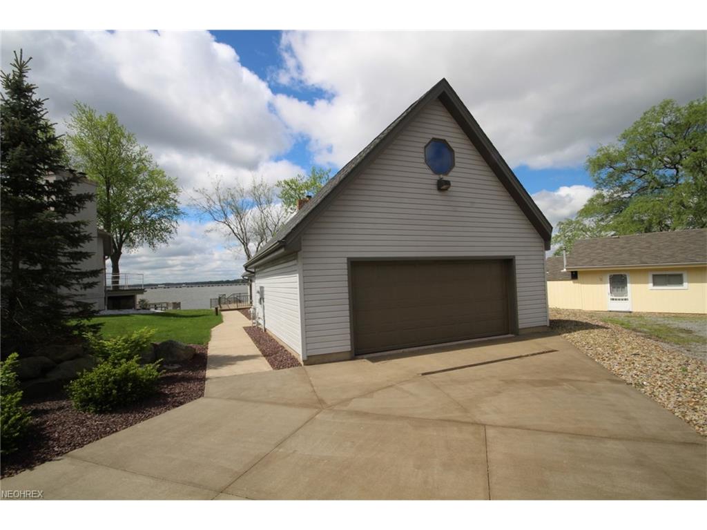 1004 Waters Edge Dr