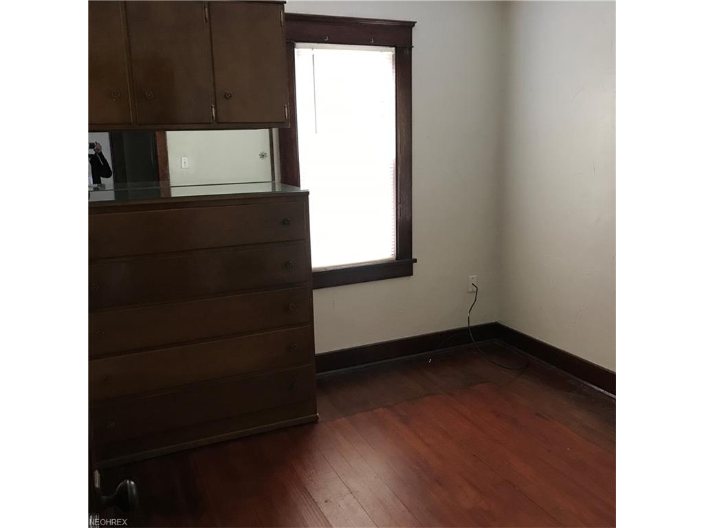 327 Orchard Ave