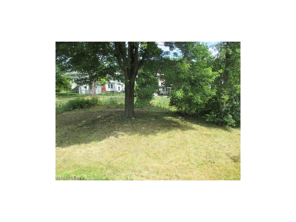 For Sale: 2338 E Midlothian Blvd Youngstown, OH 44502
