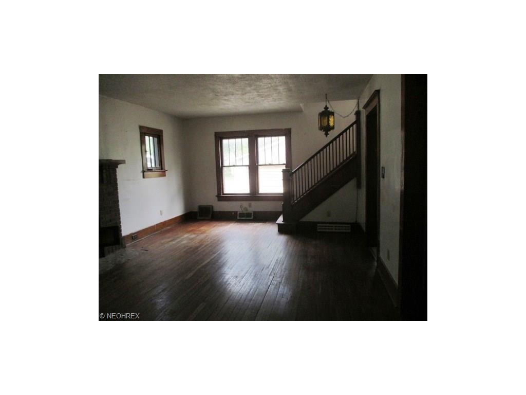 For Sale: 2338 E Midlothian Blvd Youngstown, OH 44502