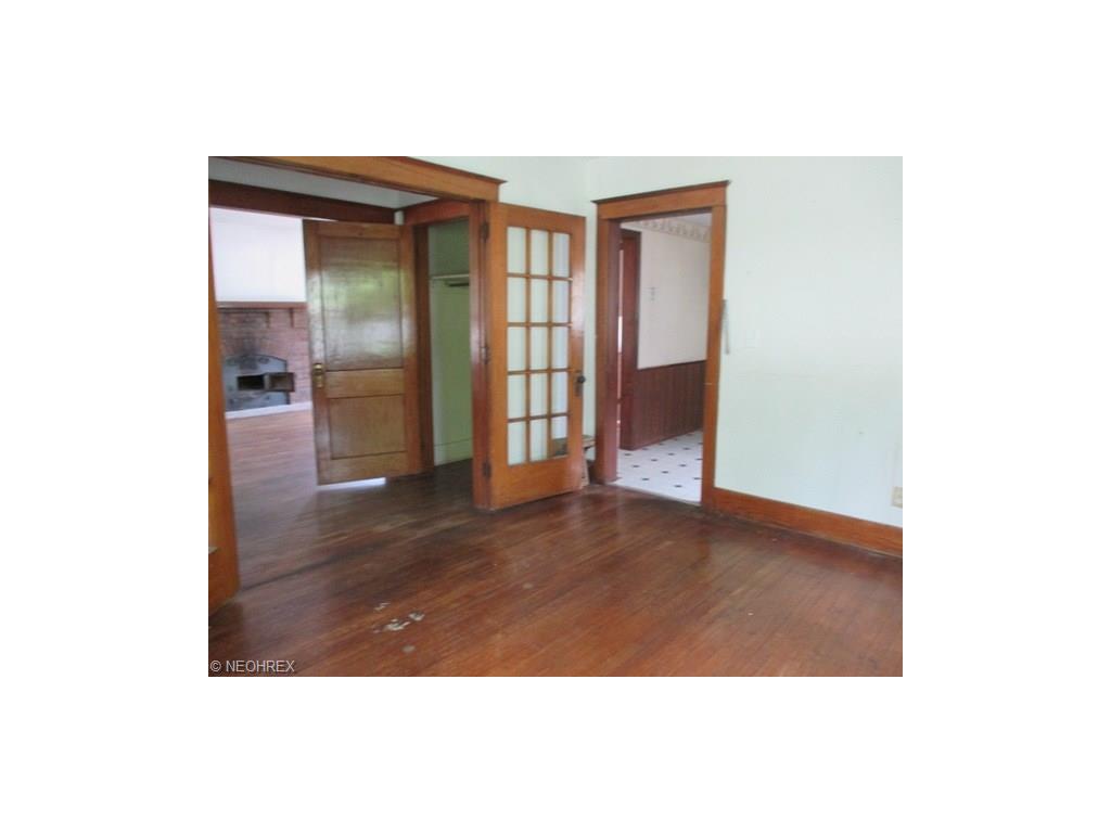 For Sale: 2338 E Midlothian Blvd Youngstown, OH 44502