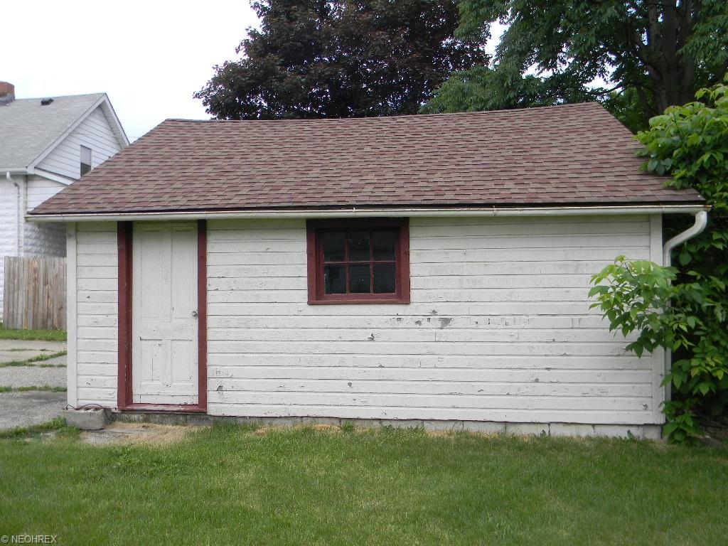 For Sale: 551 S Hazelwood Ave Youngstown, OH 44509