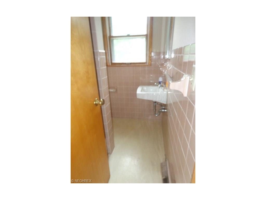 For Sale: 681 Forest Ridge Dr Youngstown, OH 44512